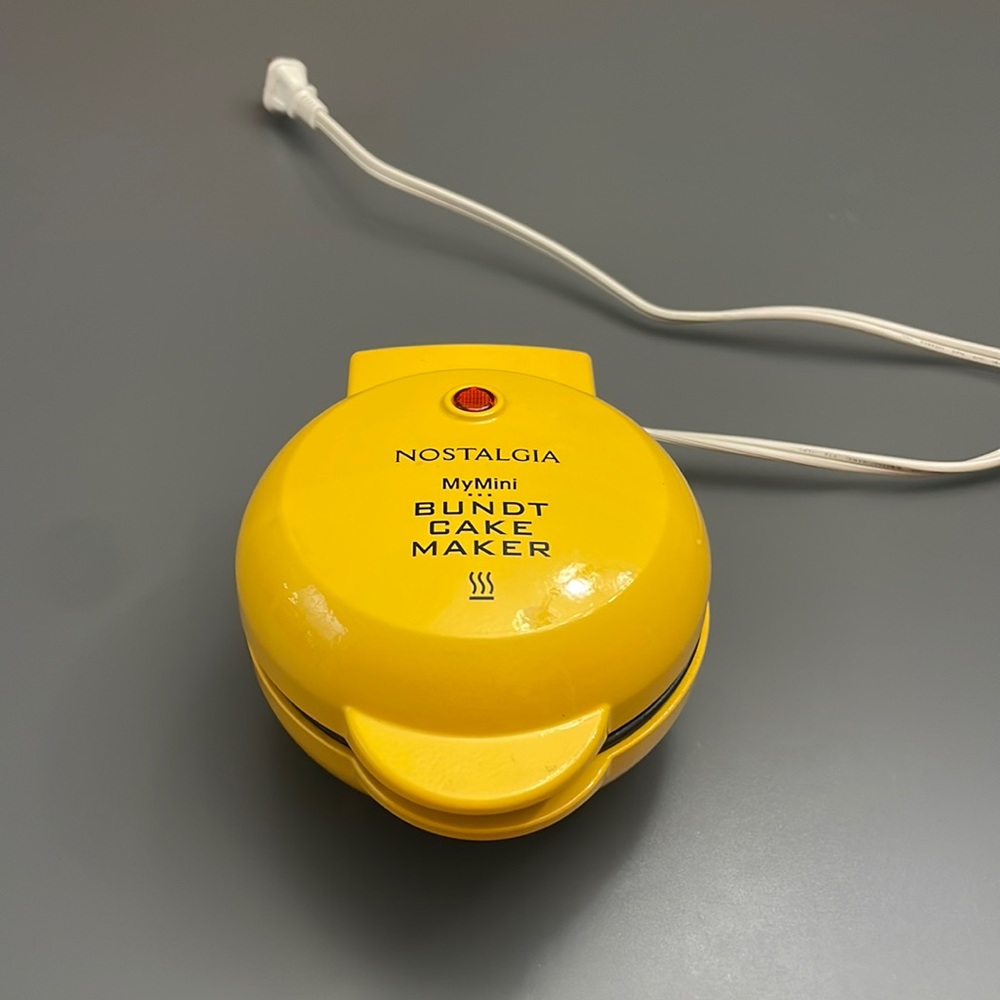 Nostalgia My Mini Lava & Bundt Cake Maker Compact Non-Stick Mini Yellow